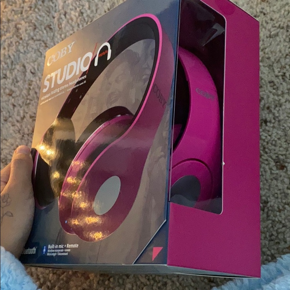 Wireless folding headphones with a built-in mic